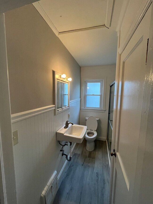 Building Photo - Newly Renovated Single-Family Home in Wash...