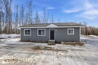 Building Photo - 3 BEDROOM | 2 BATHROOM | ACROSS FROM SCHOOLS