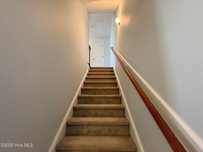 Building Photo - 135 Newington Way