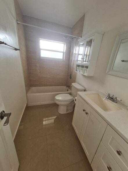 Bathroom - 970 NE 40th St