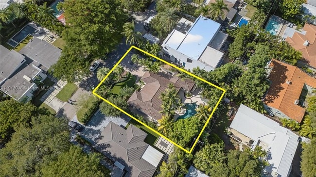 Building Photo - 465 NE 52nd St