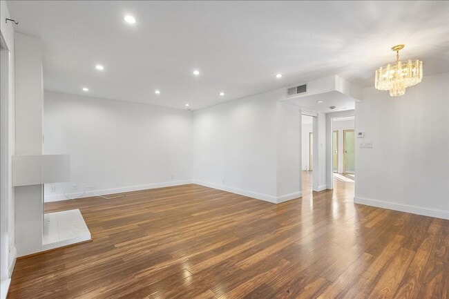 Building Photo - 3031 Flora Vista