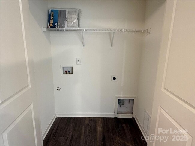 Building Photo - 2525 Oakdale Rd