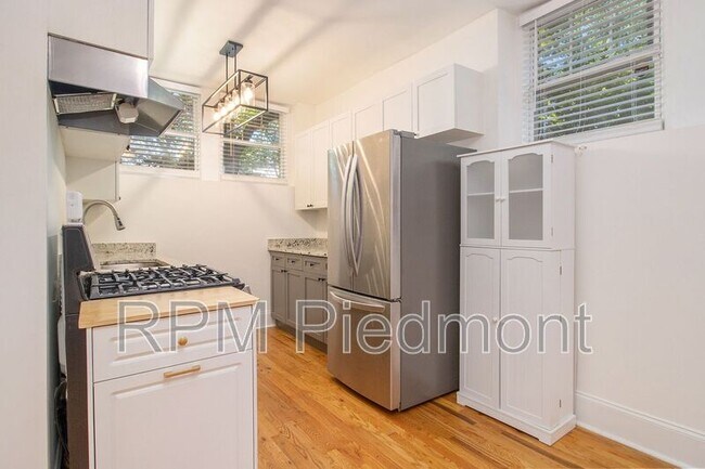 Building Photo - 741 Frederica St NE