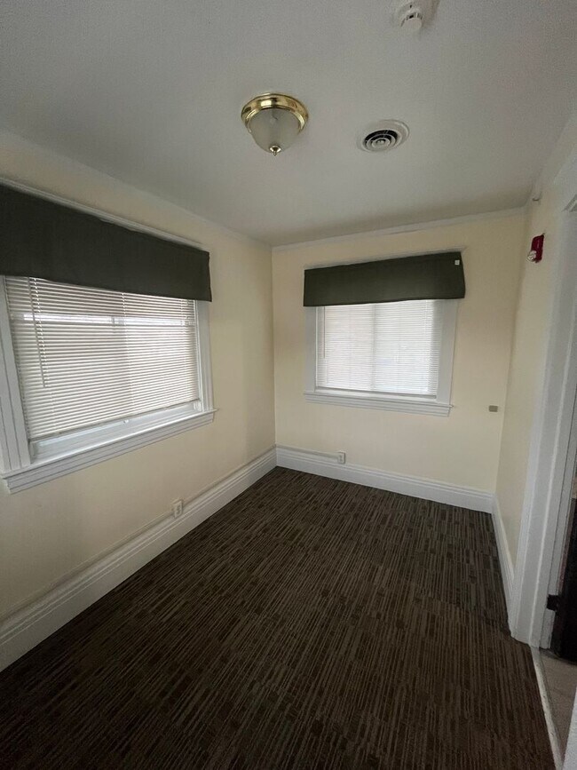 Building Photo - 2729 Dewey Ave