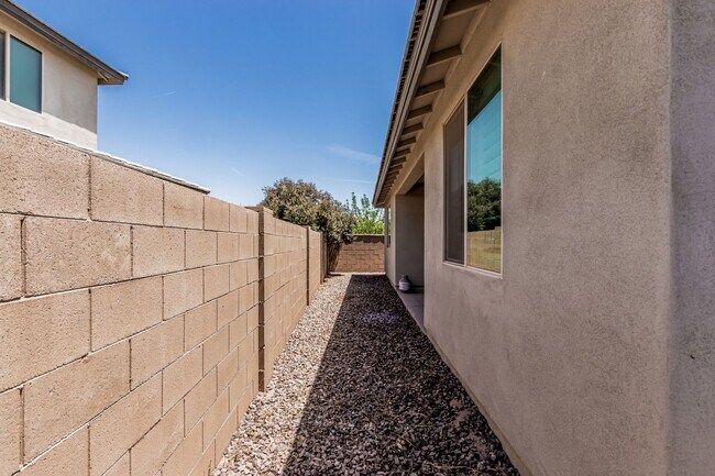 Building Photo - Single Story Home in Eastmark