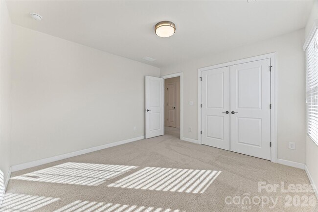 Building Photo - 5811 Fenway Dr