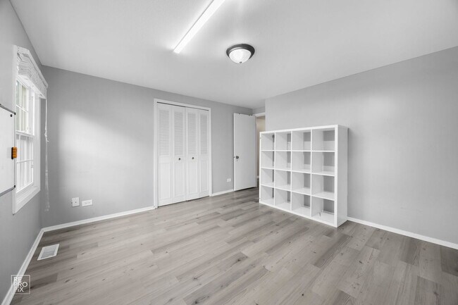 Building Photo - 120 Tamworth Pl