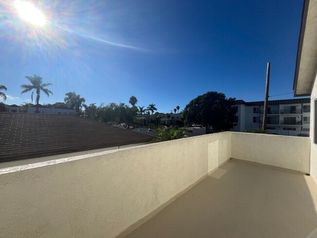 Building Photo - 3 BLOCKS TO MISSION BAY! SPACIOUS 2BD/1BA TOP FLOOR APARTMENT W/ GARAGE!!! $3,200/mo