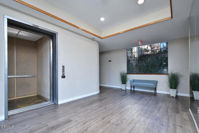 Building Photo - 5534 Encino Ave