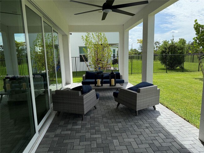 Building Photo - 14814 Wildwood Cir