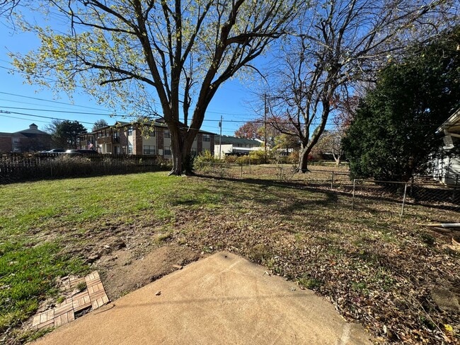 Building Photo - All Brick Home available NOW!