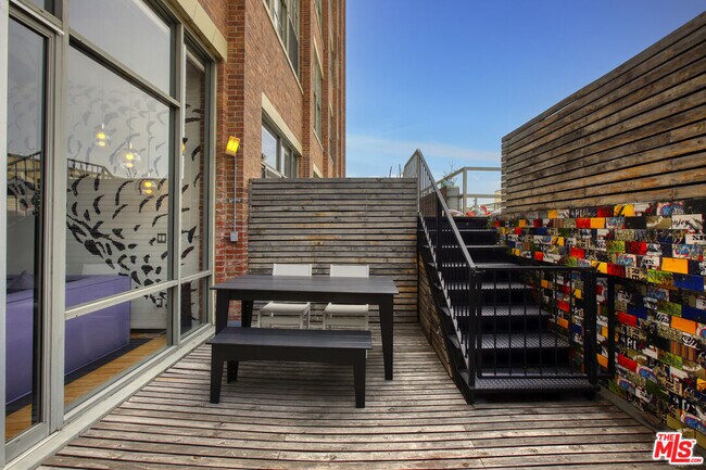 Building Photo - 1850 Industrial St