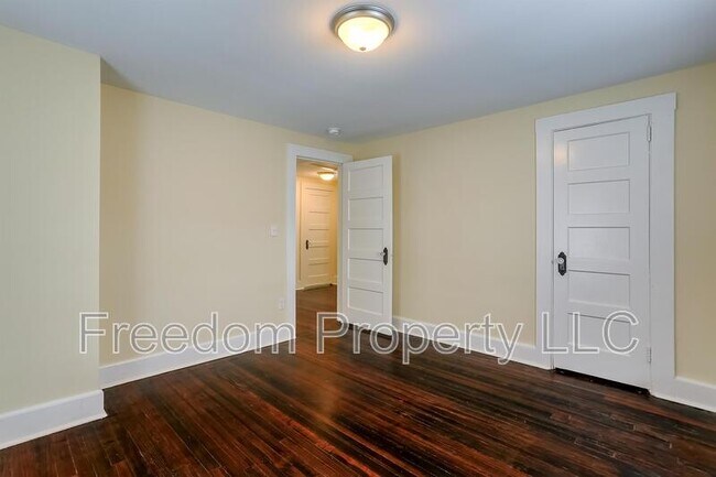 Building Photo - 18 Peck St