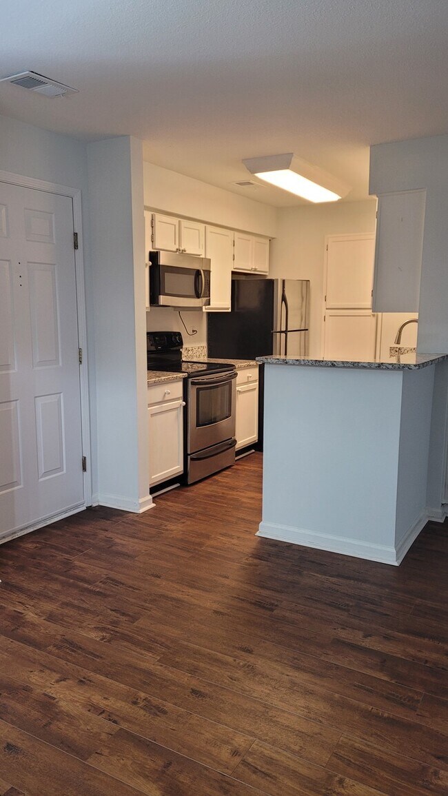 Building Photo - 2 bedroom 2 bath Condo in Lenox Heights, o...
