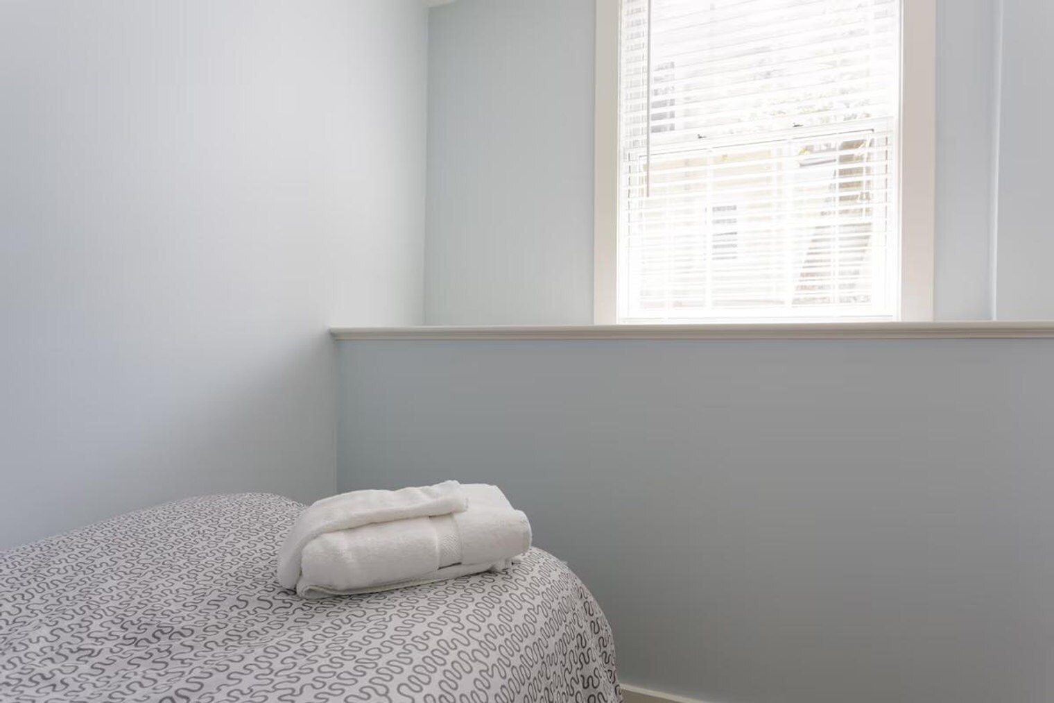 Building Photo - 5 Park Ln