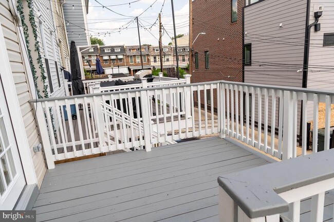 Building Photo - 706 Longfellow St NW