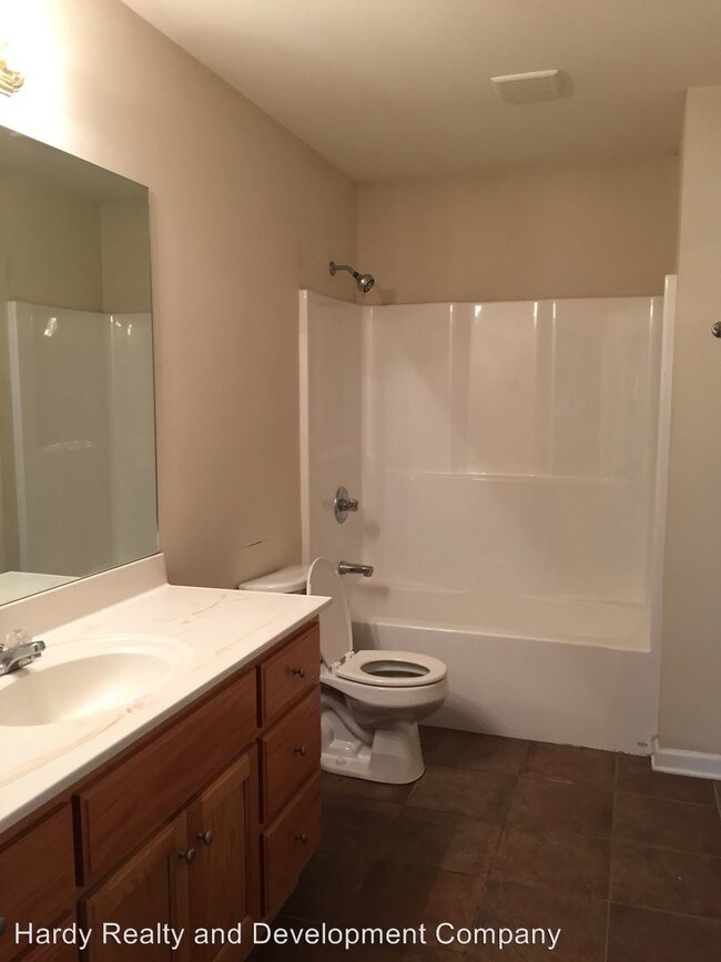 Building Photo - 21-23 Dempsey Rd NE