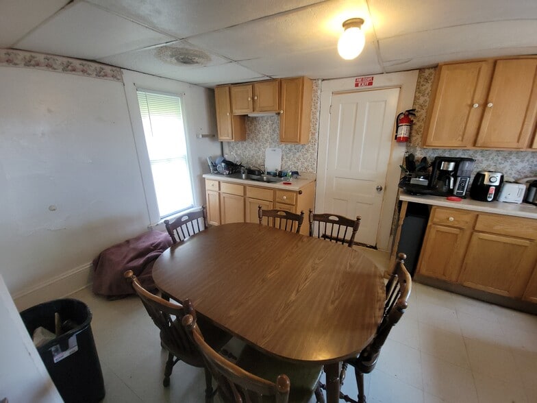 Building Photo - 239 Chippewa St