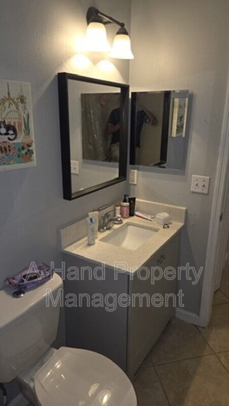 Building Photo - 2527 Chatham Cir