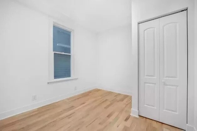 Building Photo - 1851 W Dickens Ave