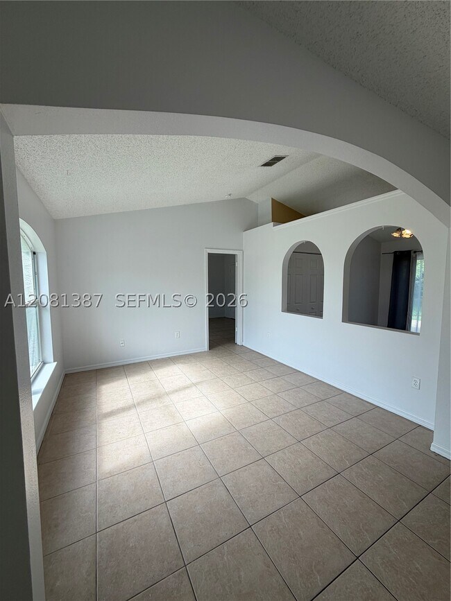 Building Photo - 2985 SW Fluvia St