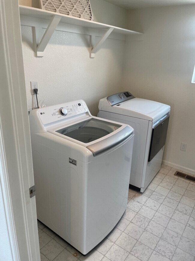 Building Photo - 4406 N Quatar Ct