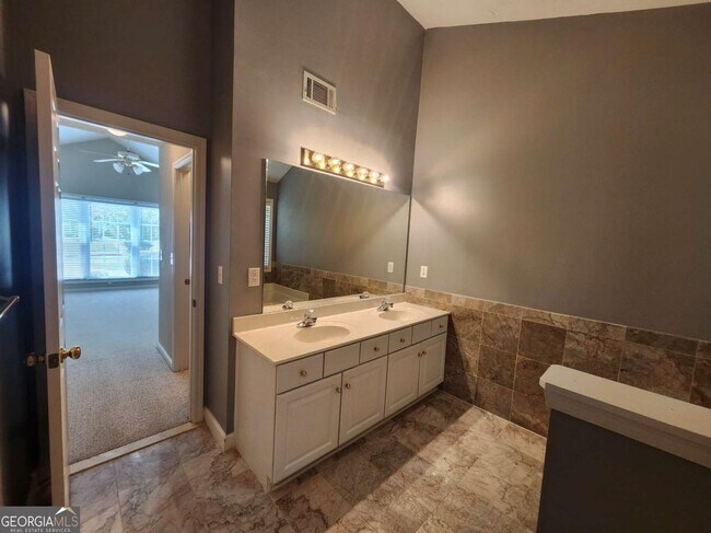 Building Photo - 1052 Ludwick Way