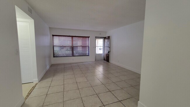 Building Photo - 3712 N University Dr