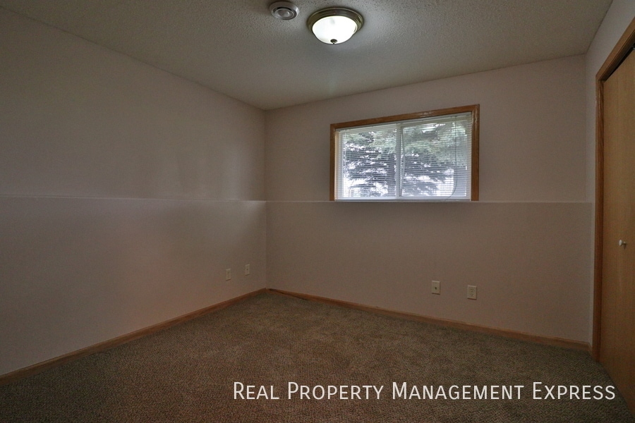 Building Photo - 1111 S Dundee Dr