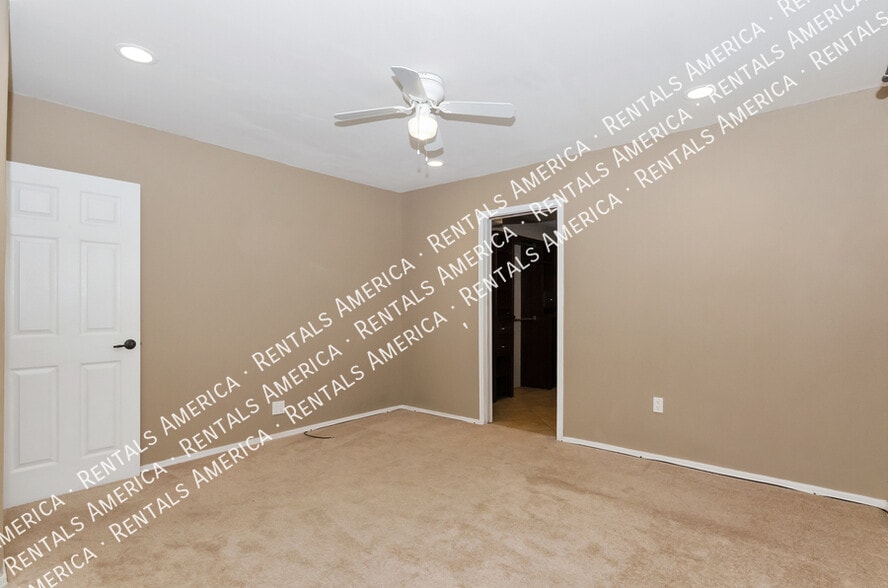 Building Photo - 5625 E 20th St