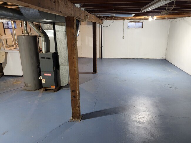 Building Photo - 6610 Carman Dr