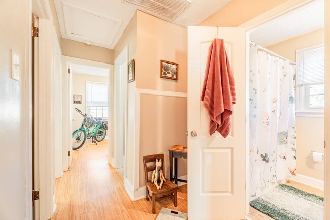 Building Photo - 104 Sharyn Ln