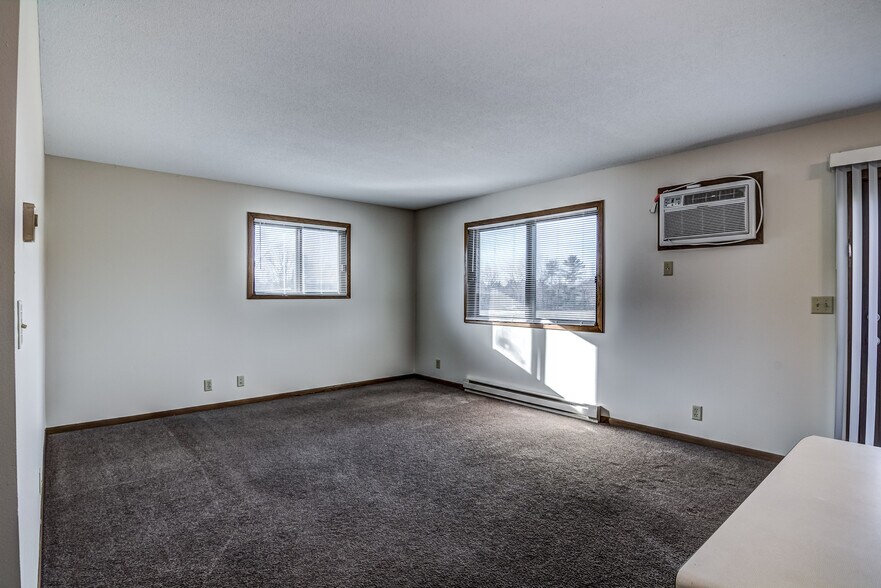 Building Photo - 632 Saxonwood Rd