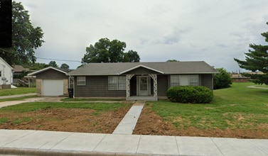 Building Photo - 424 N West St