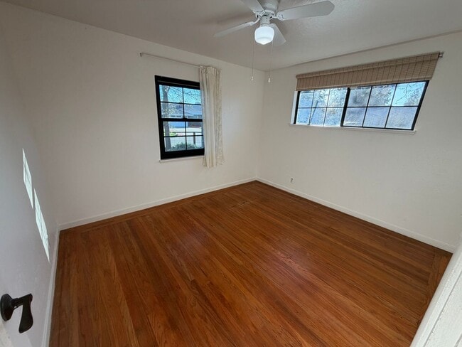 Building Photo - 3 Bed / 1.5 Bath | Thornwood Terrace Home Available Now