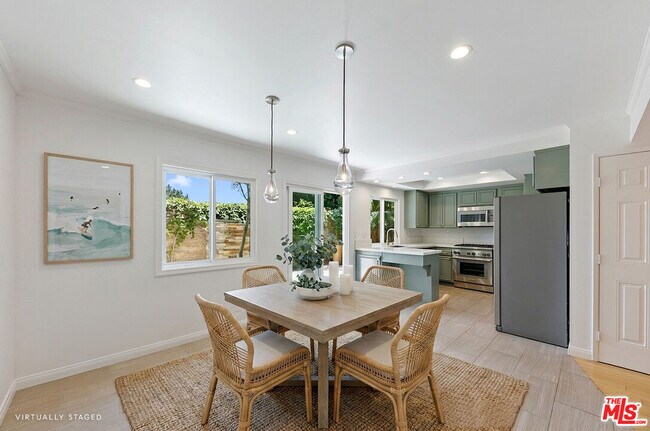 Building Photo - 6515 Dume Dr