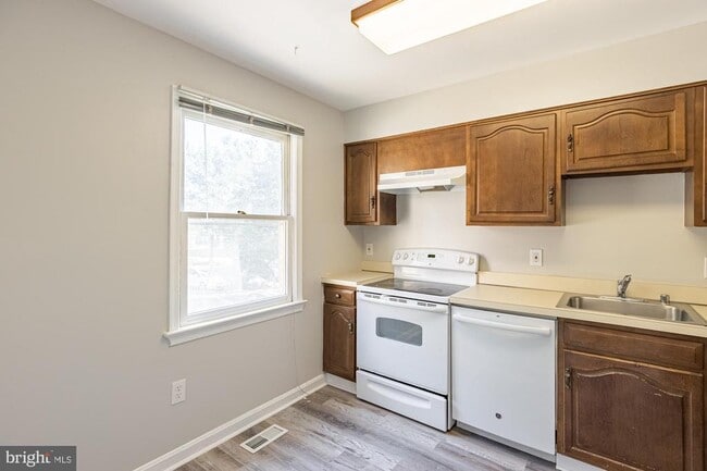 Building Photo - 1204 N Wayne St