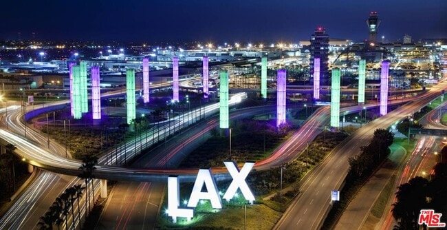 Building Photo - 8719 Yorktown Ave