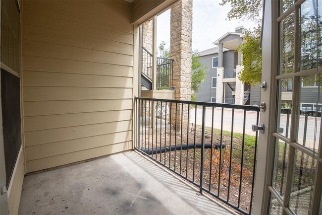 Building Photo - 2320 Gracy Farms Ln