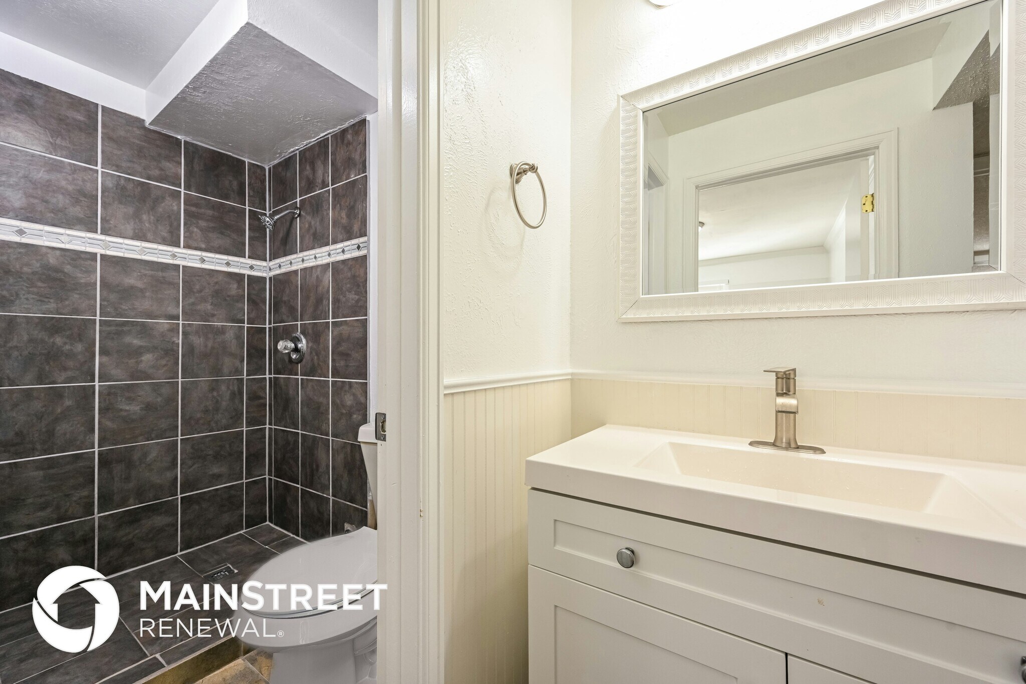 Building Photo - 17476 E Plateau Dr