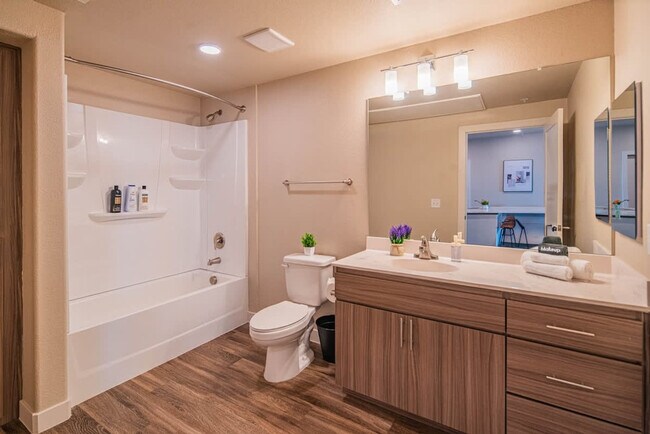 Building Photo - 1890 S Country Club Way