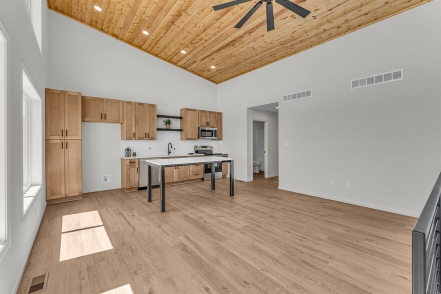 Building Photo - 4849 NW Astor Park Dr