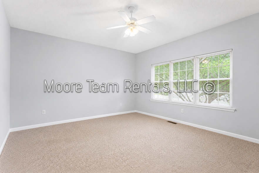 Building Photo - 250 Highland Golf Dr