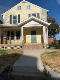 Building Photo - 1512 8th St SE