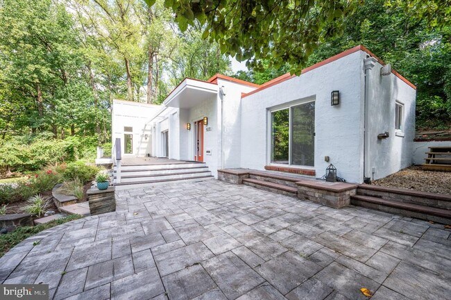 Building Photo - 4039 8th St S