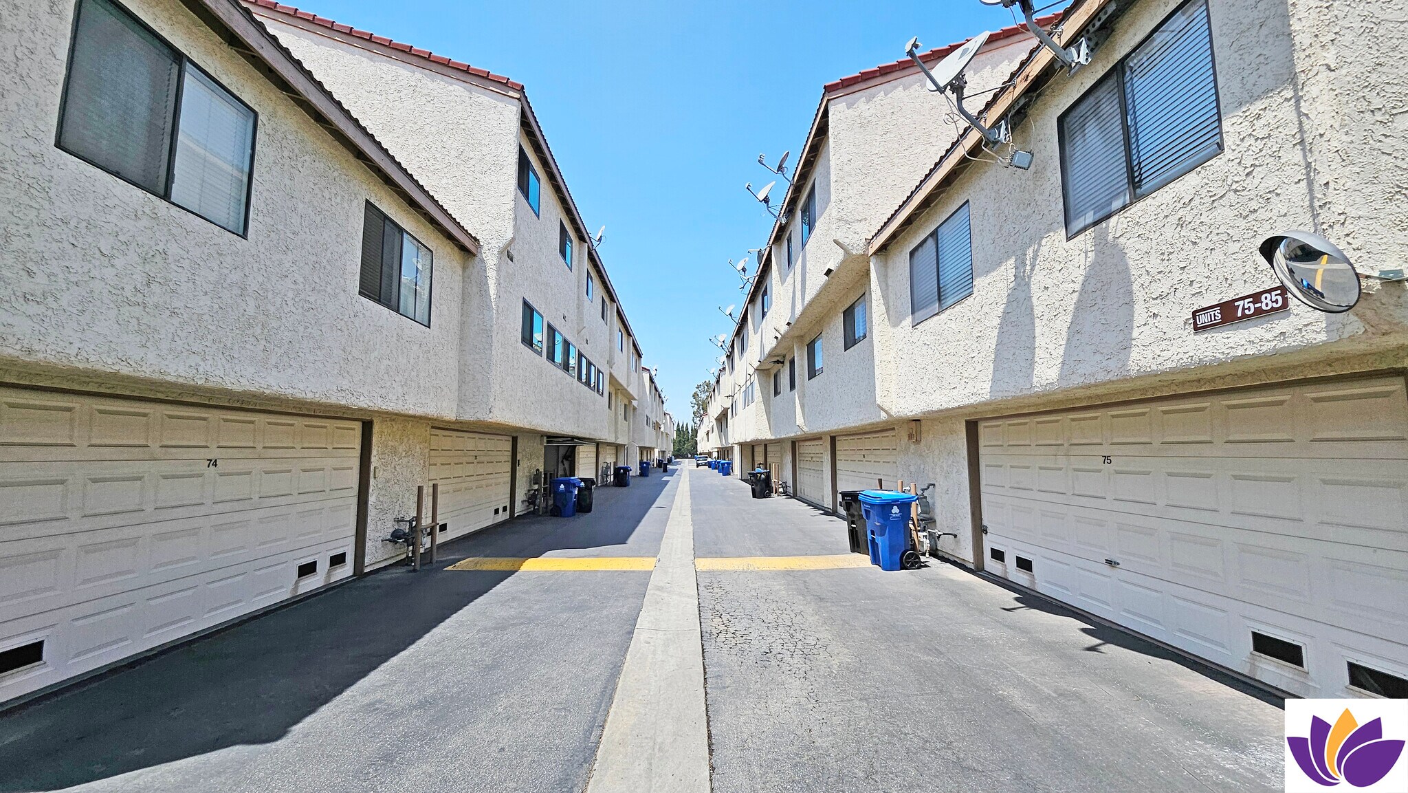 Building Photo - 18130 Oxnard St