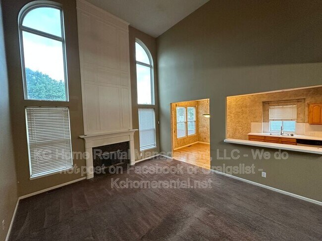 Building Photo - 9305 N Charlotte Ct