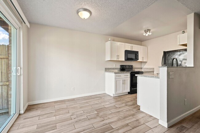 Building Photo - 3032 N Edith Blvd