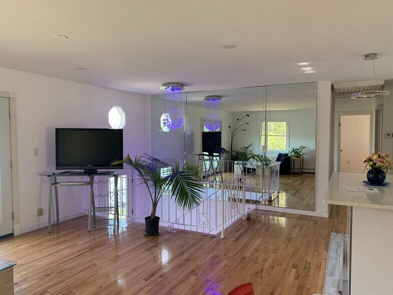 Building Photo - 96 Sagamore Dr